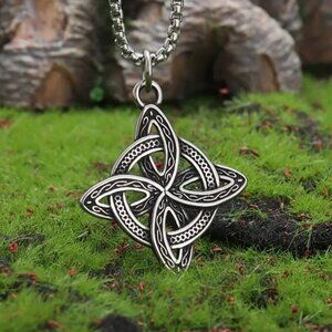 Celtic Witch Magic Knot Necklace NWT
